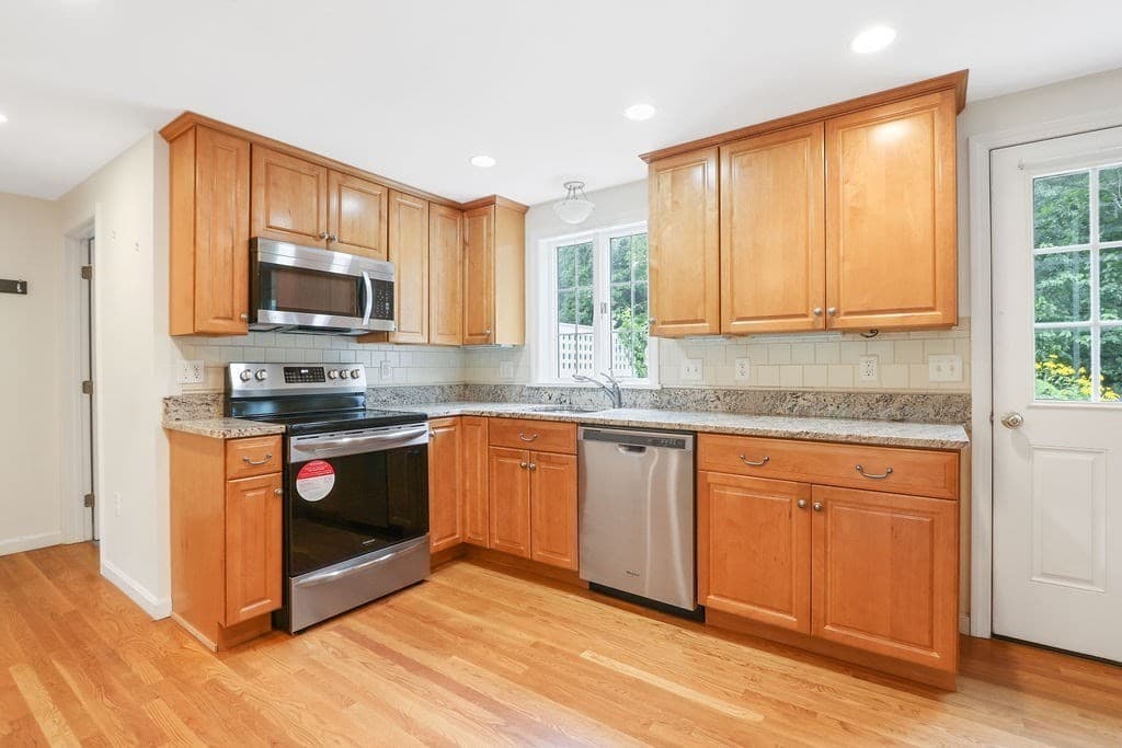 4 Ivy Circle 4, Norwood, Massachusetts - Photo 5