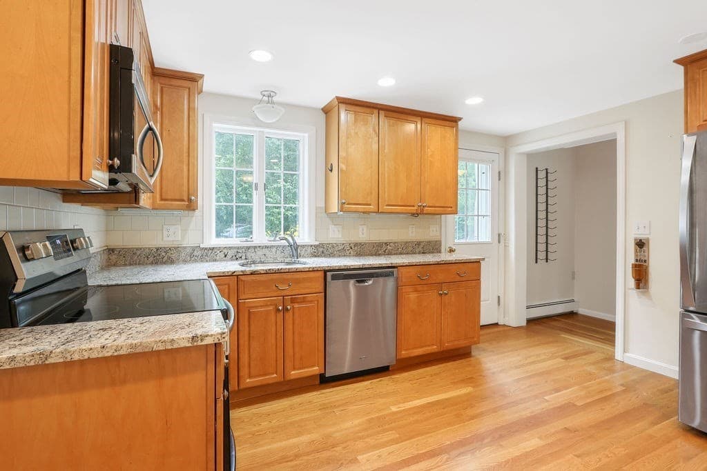 4 Ivy Circle 4, Norwood, Massachusetts - Photo 4