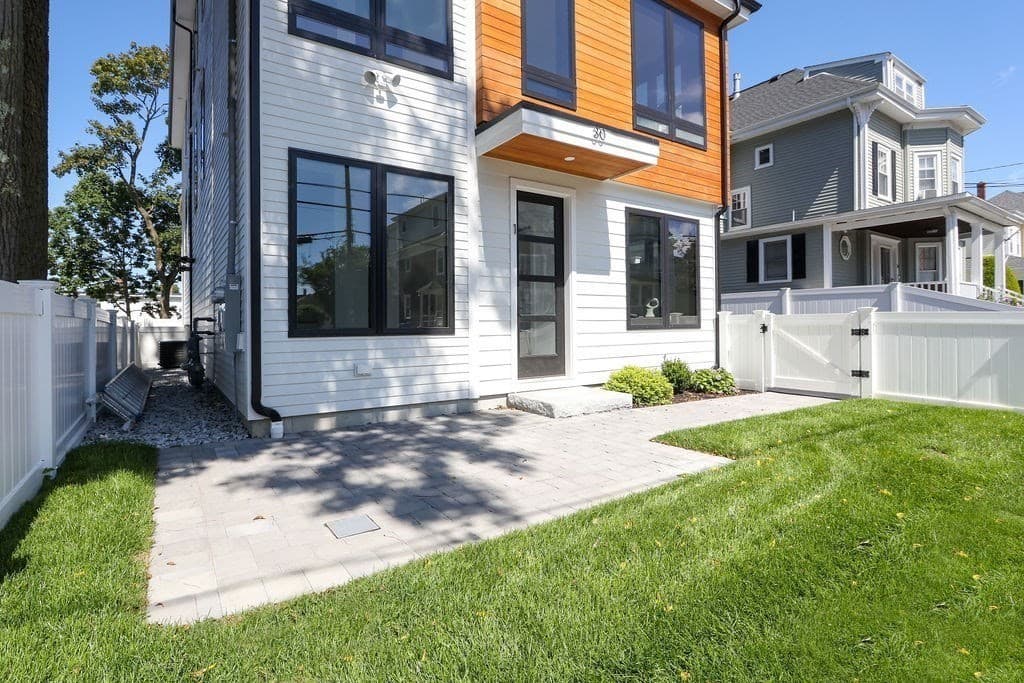 30 Robbins St 2, Waltham, Massachusetts 02453 - Photo 2