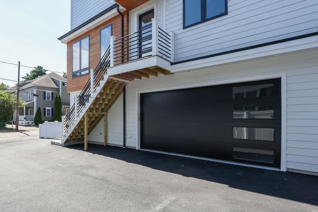 30 Robbins St 2, Waltham, Massachusetts 02453 - Photo 3