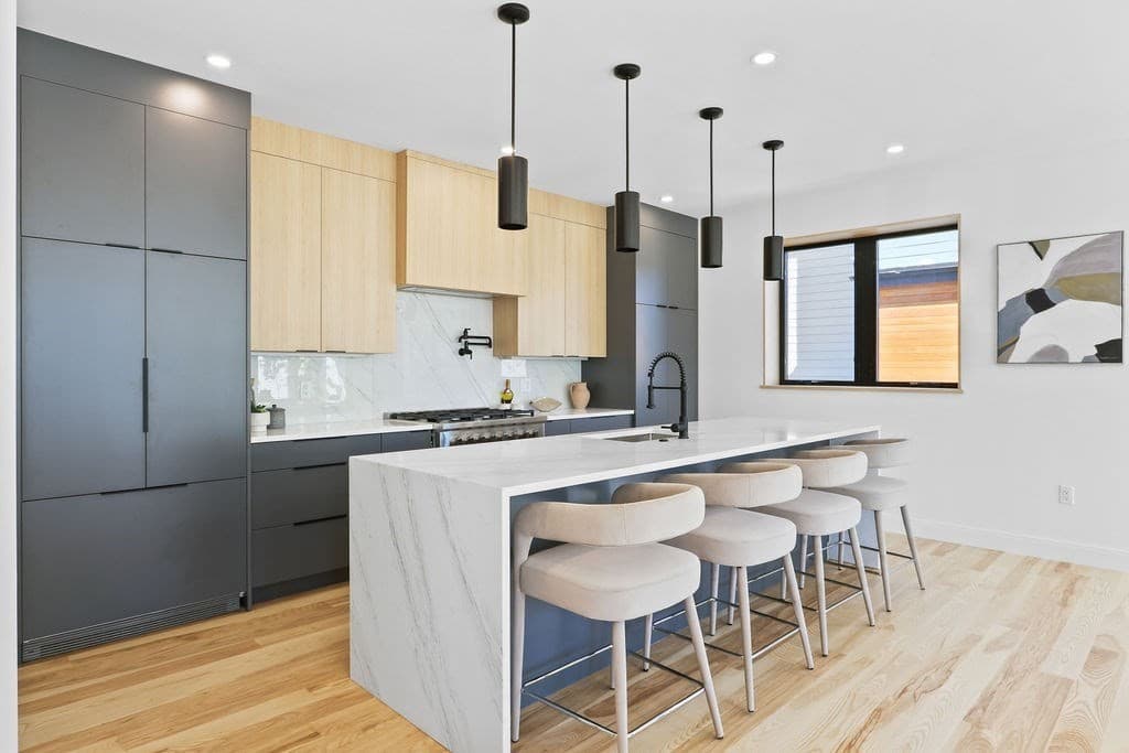 25 Hall St 2, Waltham, Massachusetts 02453 - Photo 2