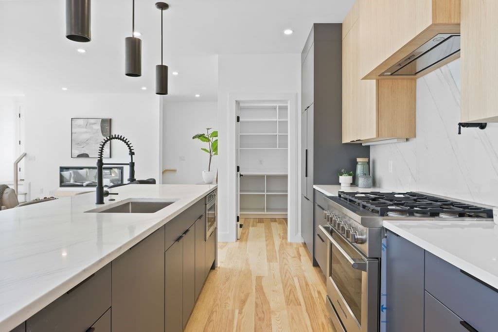 25 Hall St 2, Waltham, Massachusetts 02453 - Photo 4