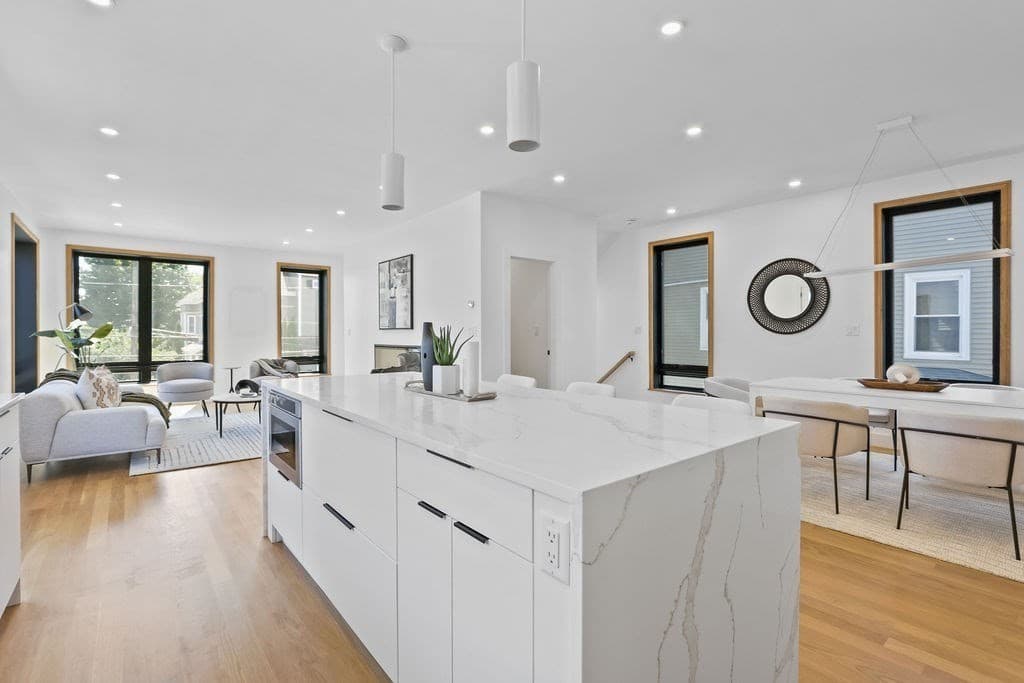 30 Robbins St 1, Waltham, Massachusetts 02453 - Photo 2