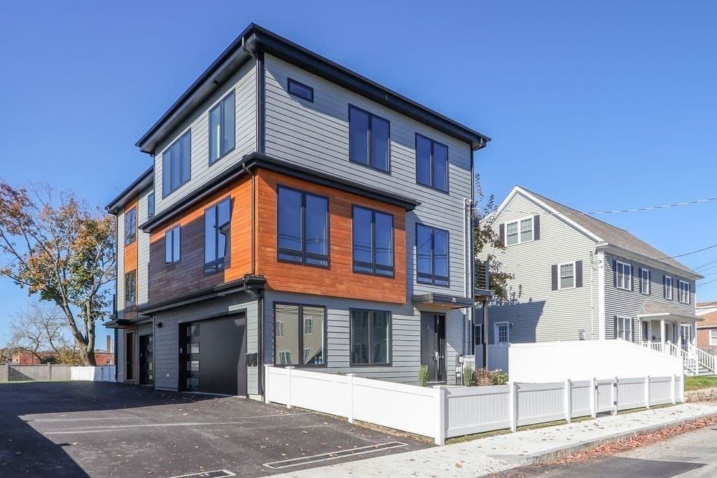 25 Hall St 1, Waltham, Massachusetts 02453 - Photo 3