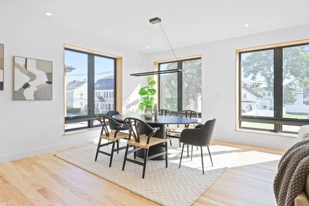 31 Hall St 1, Waltham, Massachusetts 02453 - Photo 3