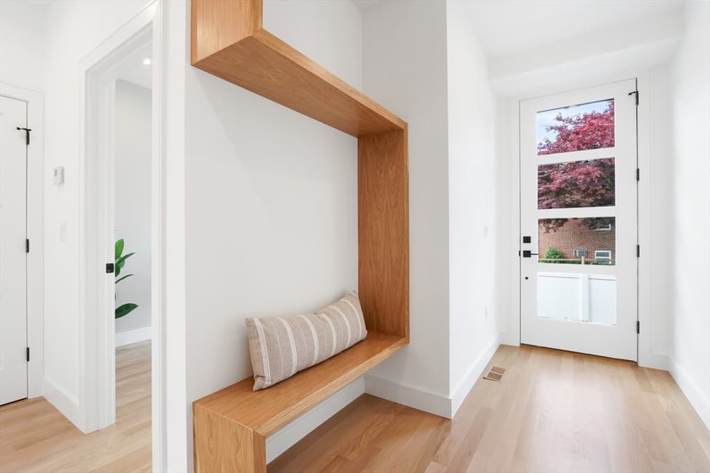 7 School Ave 2, Waltham, Massachusetts 02453 - Photo 3