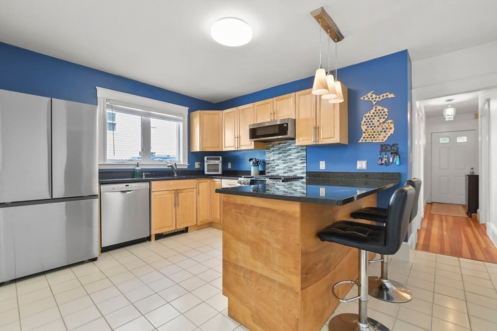 86 Walnut St 86, Belmont, Massachusetts 02478 - Photo 4