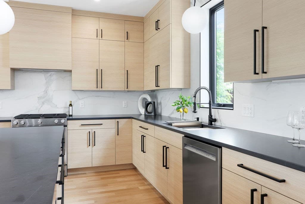 7 School Ave 1, Waltham, Massachusetts 02453 - Photo 2