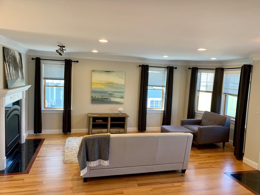 9 Wilton Rd 1, Newton, Massachusetts - Photo 2