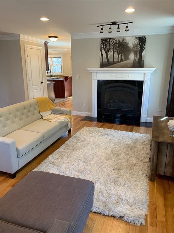 9 Wilton Rd 1, Newton, Massachusetts - Photo 3