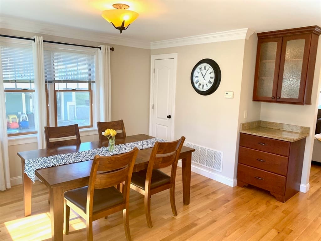 9 Wilton Rd 1, Newton, Massachusetts - Photo 5