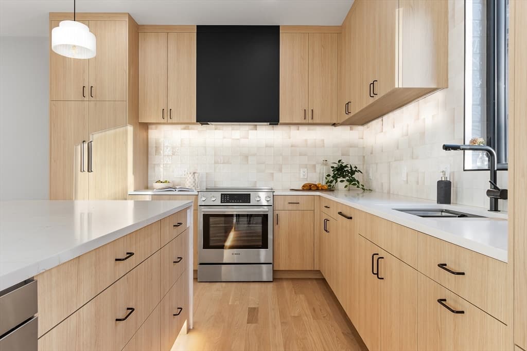 348 Linwood Ave 1, Newton, Massachusetts 02460 - Photo 3