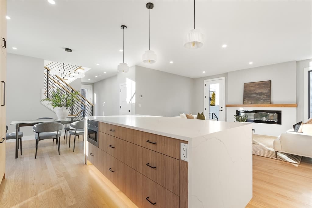 348 Linwood Ave 1, Newton, Massachusetts 02460 - Photo 4