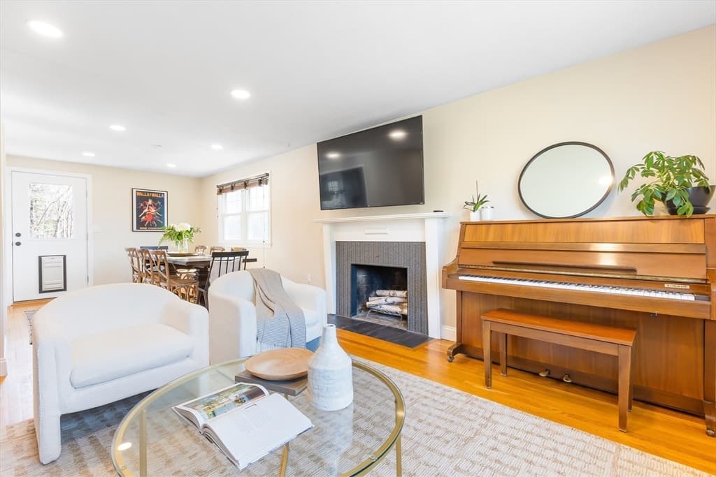 65 Apple D Or Rd, Framingham, Massachusetts 01701 - Photo 4