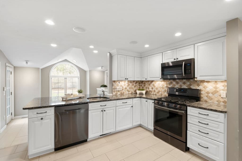 2 Lodge Lane, Natick, Massachusetts 01760 - Photo 5