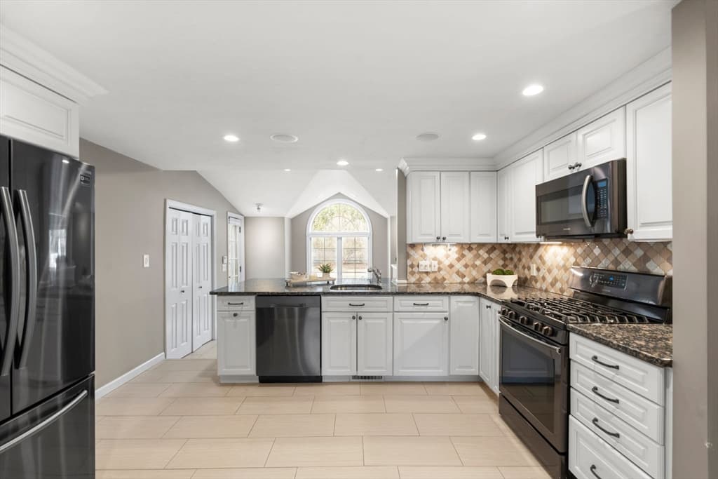 2 Lodge Lane, Natick, Massachusetts 01760 - Photo 4