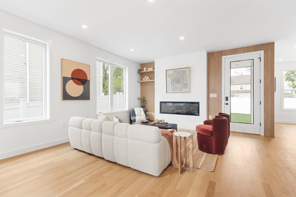 420 Lincoln Street, Waltham, Massachusetts 02452 - Photo 3