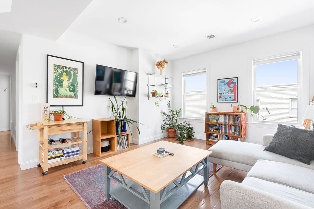 14 Cottage St 3, Chelsea, Massachusetts 02150 - Photo 2