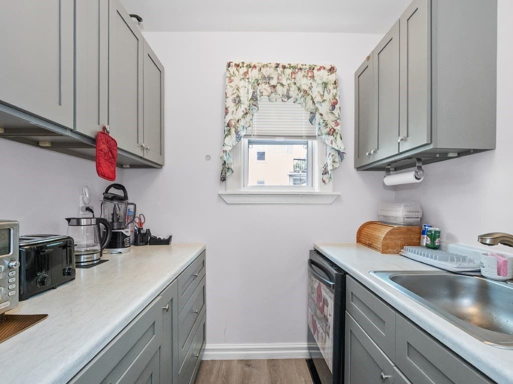 210-212 Brown Street, Waltham, Massachusetts - Photo 6