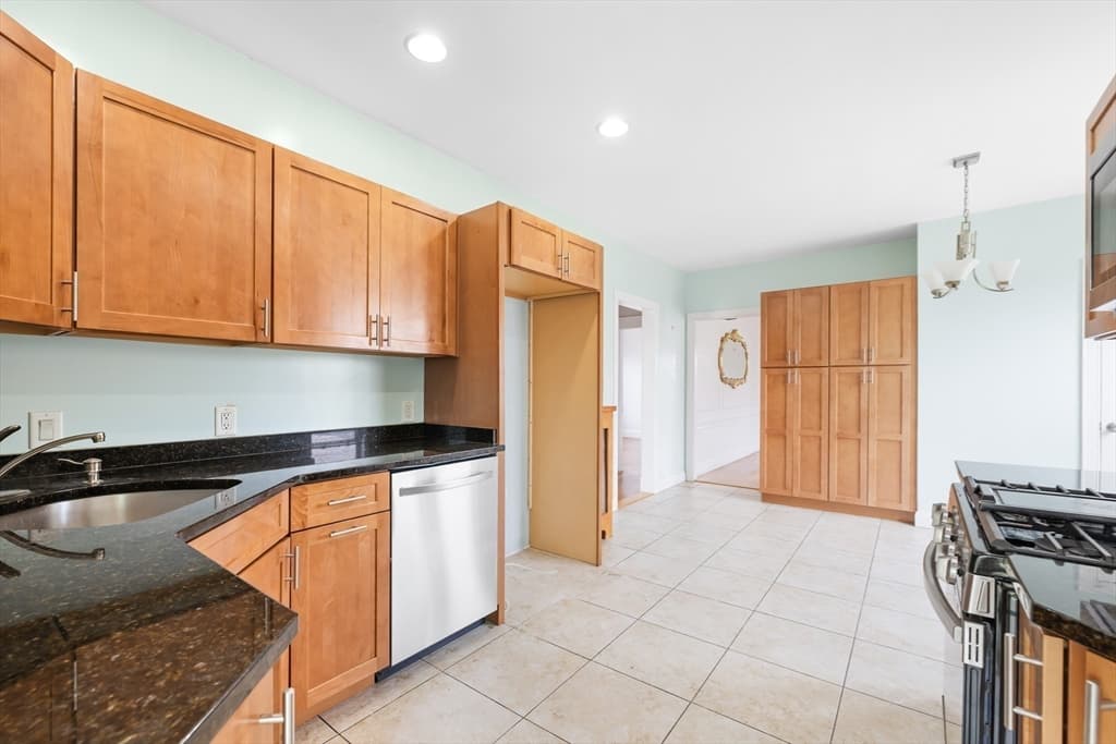 17-19 Woodrow Ave, Newton, Massachusetts - Photo 5