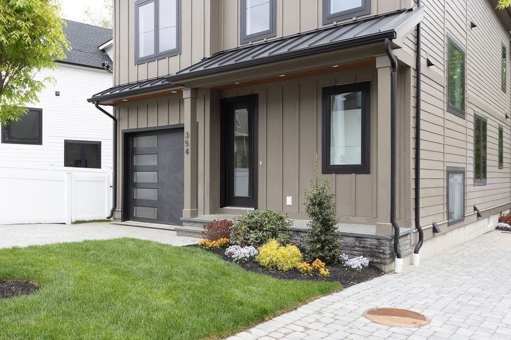 354 Linwood Ave 1, Newton, Massachusetts 02460 - Photo 2