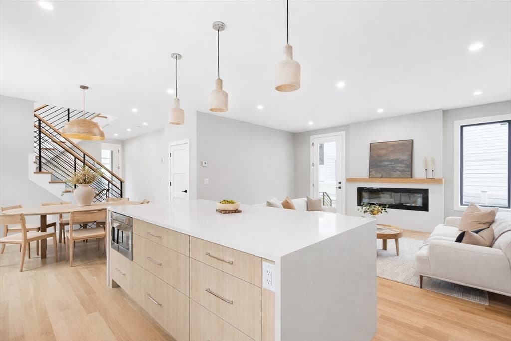 354 Linwood Ave 1, Newton, Massachusetts 02460 - Photo 6