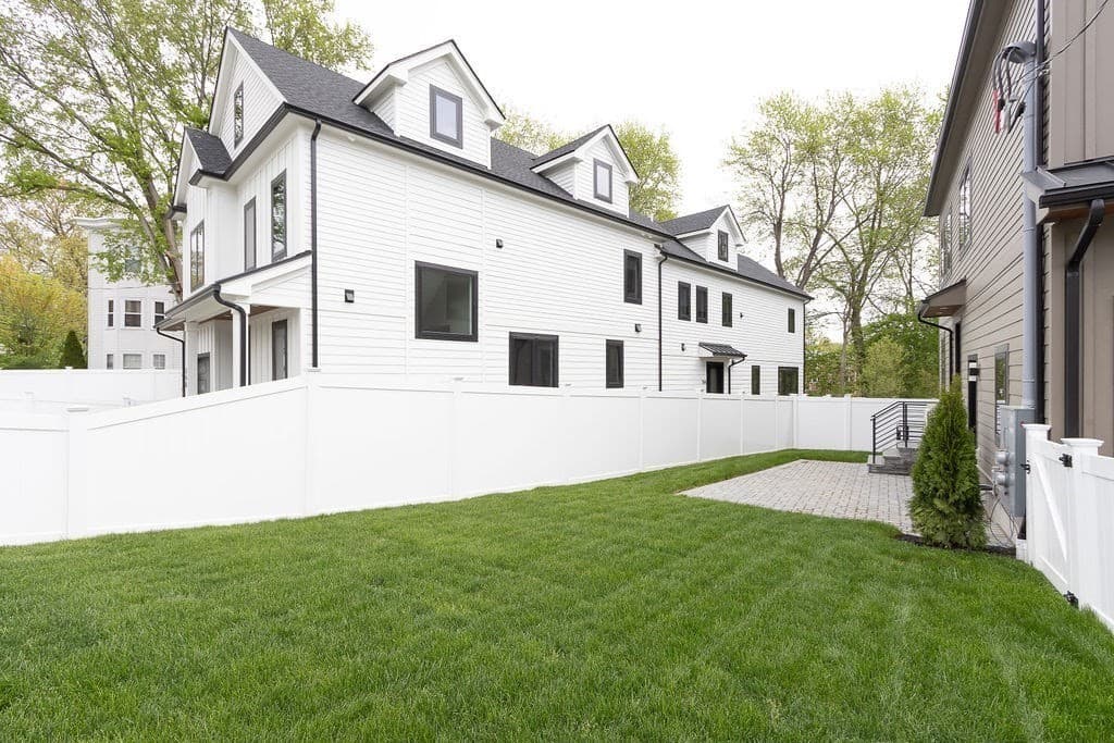 356 Linwood Ave 1, Newton, Massachusetts - Photo 3