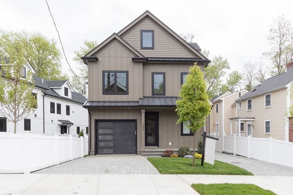 356 Linwood Ave 1, Newton, Massachusetts - Photo 1