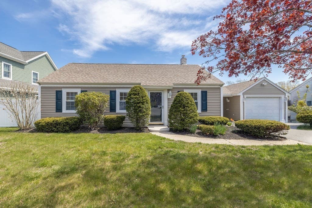 241 Walnut St, Braintree, Massachusetts - Photo 2