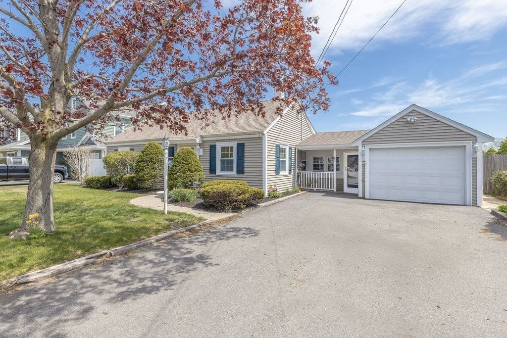 241 Walnut St, Braintree, Massachusetts - Photo 1