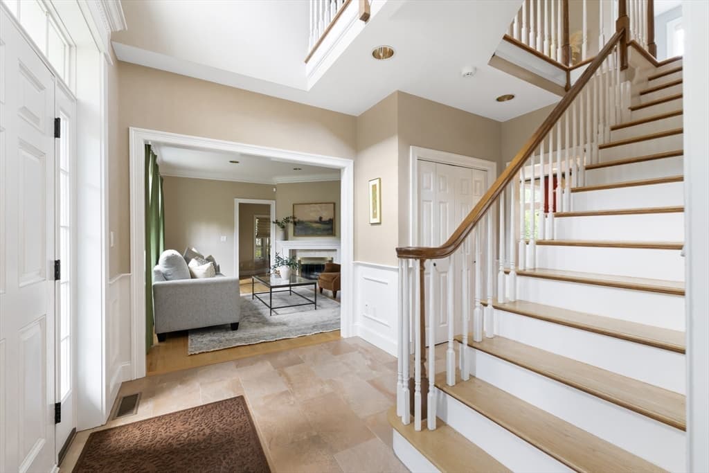 99 Huntington Rd, Newton, Massachusetts — 5 bed, 4 bath Residential - Photo 2