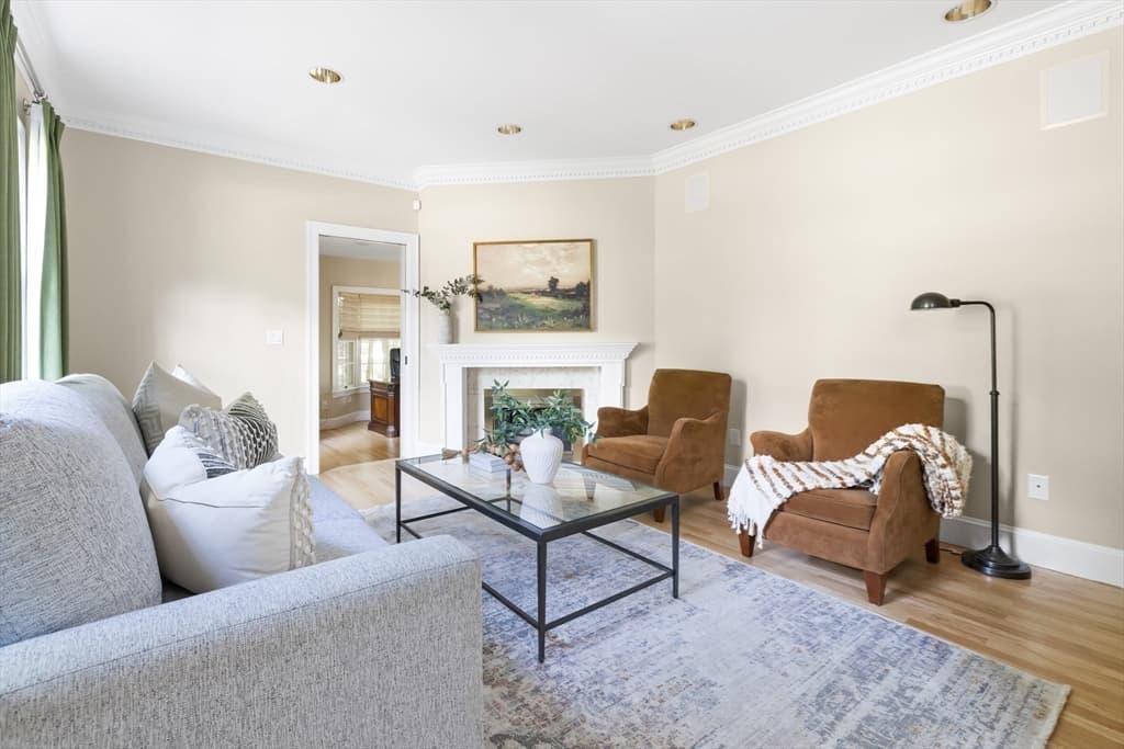 99 Huntington Rd, Newton, Massachusetts — 5 bed, 4 bath Residential - Photo 3
