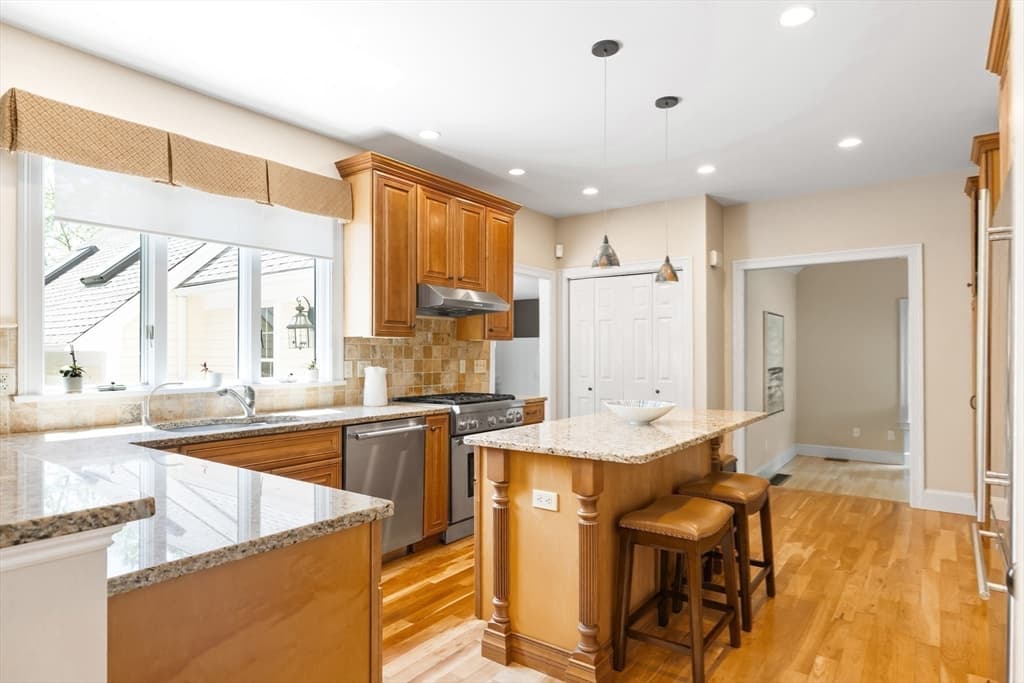 99 Huntington Rd, Newton, Massachusetts — 5 bed, 4 bath Residential - Photo 5