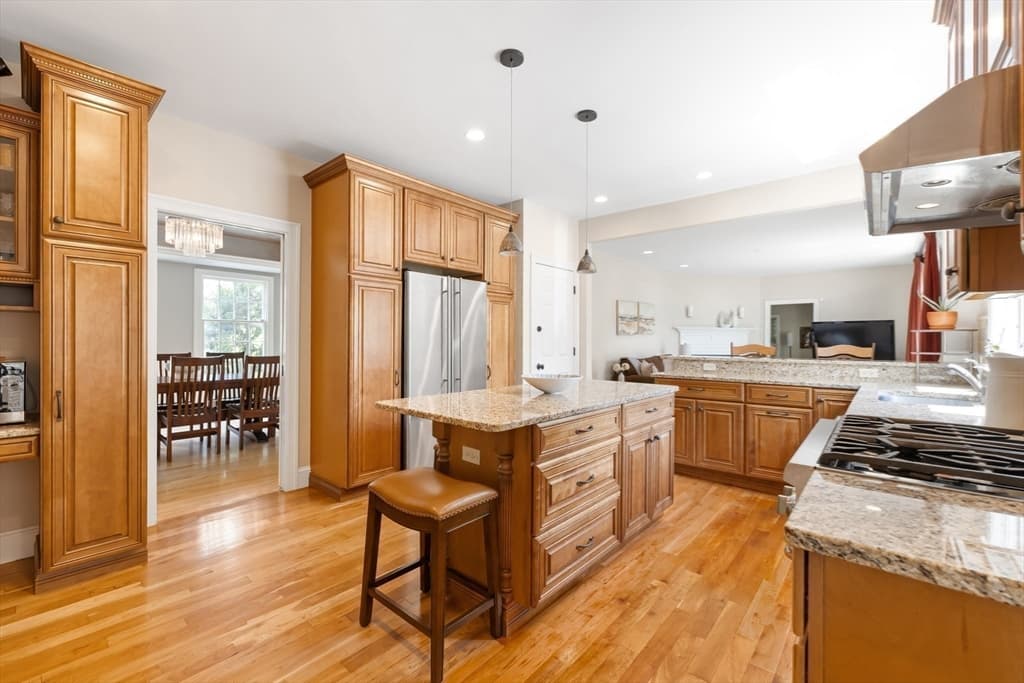 99 Huntington Rd, Newton, Massachusetts — 5 bed, 4 bath Residential - Photo 4