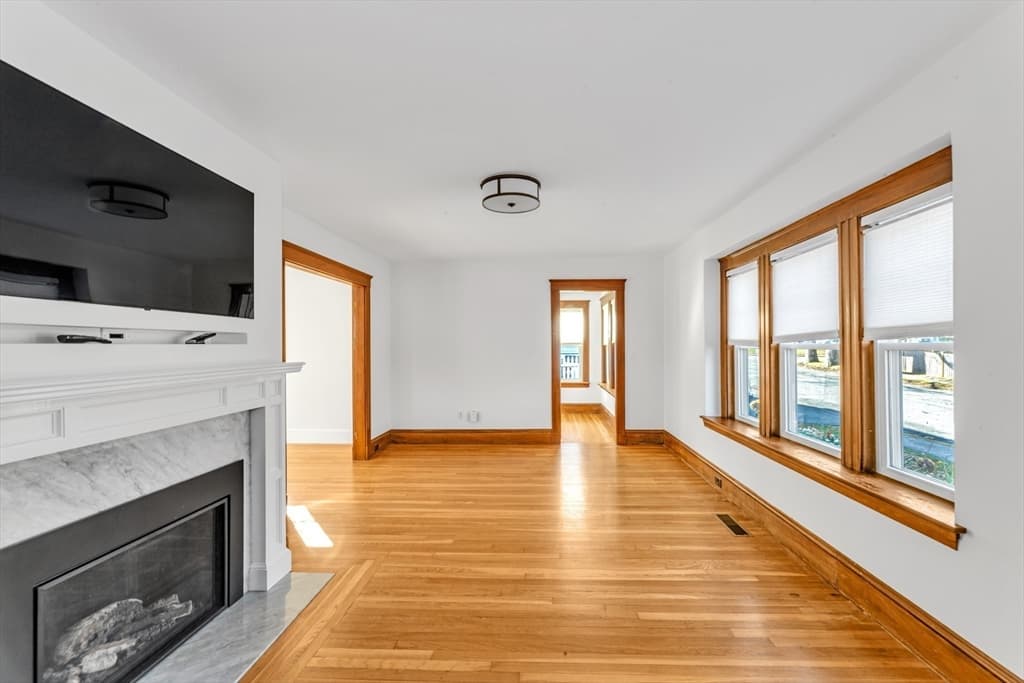 59 Crest Street, Boston, Massachusetts — 4 bed, 3 bath Residential - Photo 3