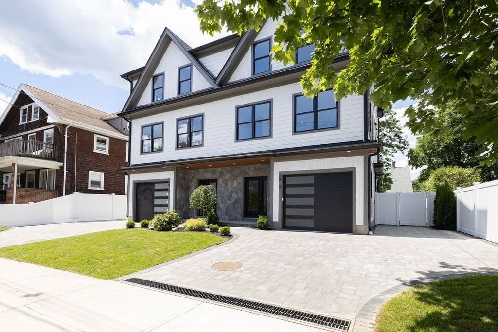 28 Howard St 2, Waltham, Massachusetts — 3 bed, 4 bath Residential - Photo 1