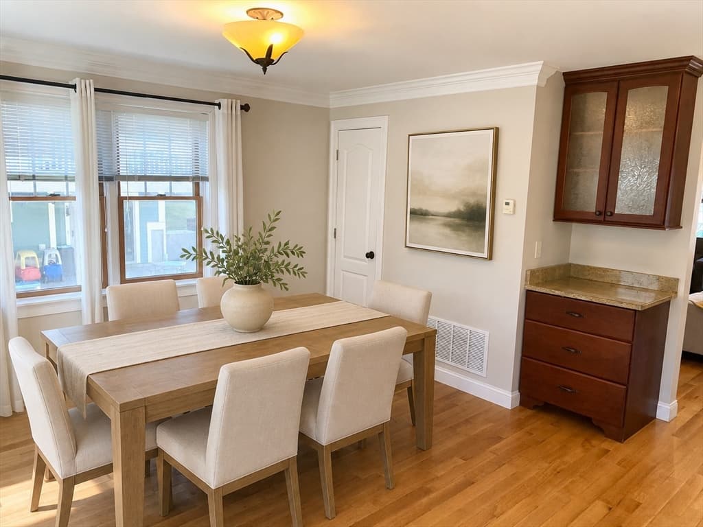 9 Wilton Rd 1, Newton, Massachusetts 02460 — 3 bed, 3 bath Residential Lease - Photo 3