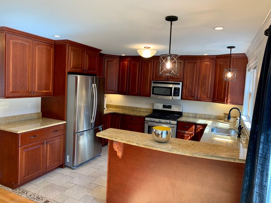 9 Wilton Rd 1, Newton, Massachusetts 02460 — 3 bed, 3 bath Residential Lease - Photo 4