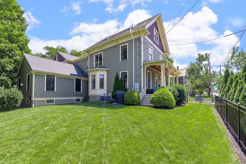 160 Walnut St A, Newton, Massachusetts — 5 bed, 4 bath Residential - Photo 2