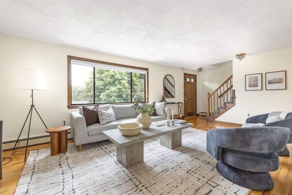 58 Albemarle Rd, Waltham, Massachusetts — 3 bed, 2 bath Residential - Photo 2