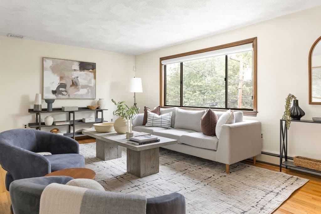 58 Albemarle Rd, Waltham, Massachusetts — 3 bed, 2 bath Residential - Photo 3