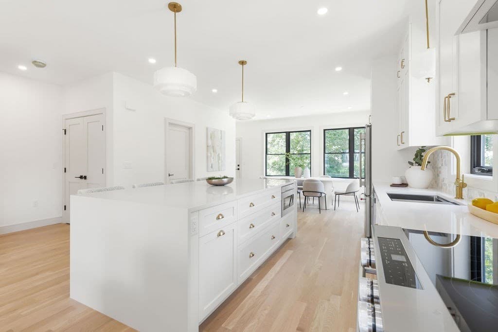 28 Howard St 1, Waltham, Massachusetts — 3 bed, 4 bath Residential - Photo 4