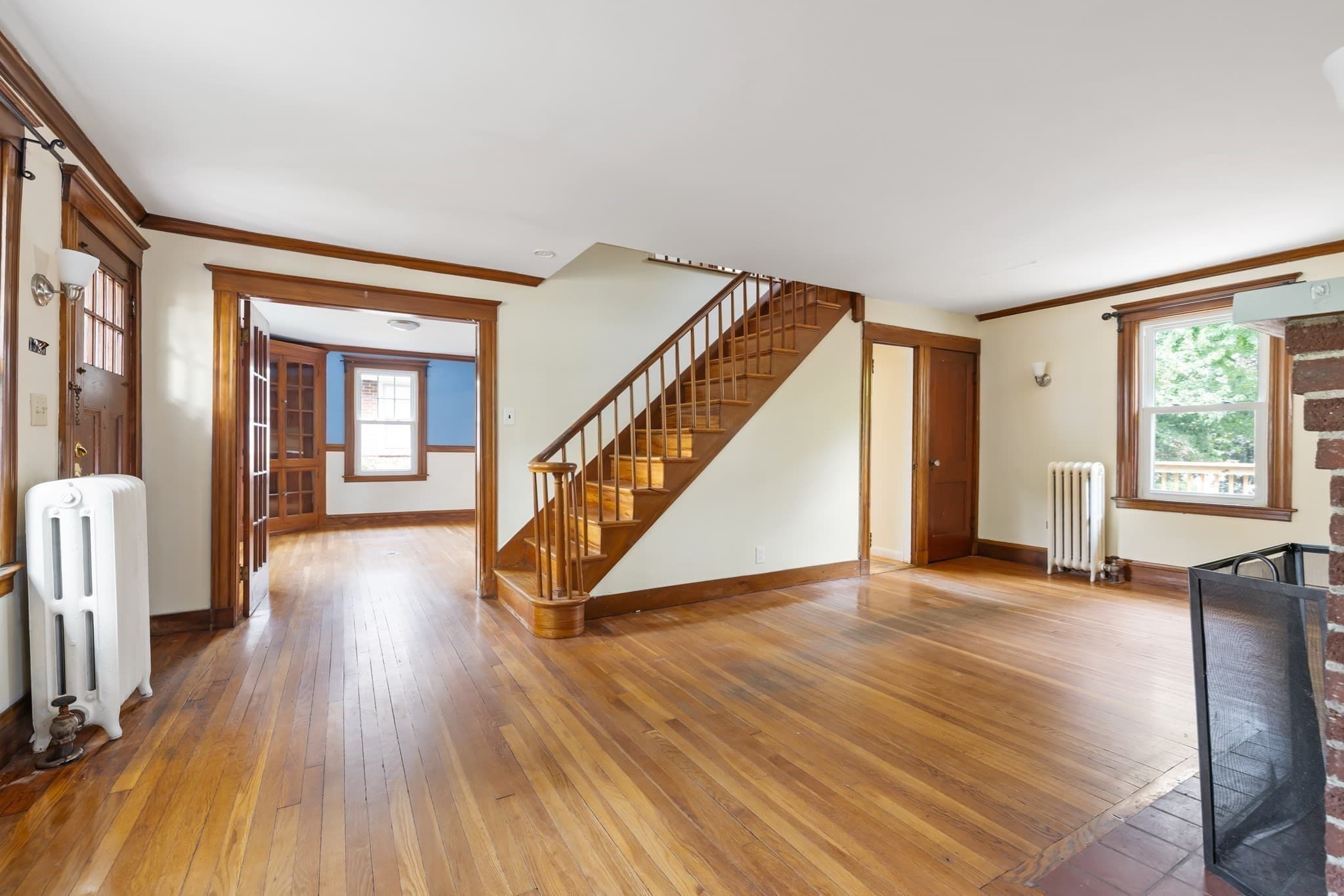 1925 Commonwealth Ave, Newton, Massachusetts — 3 bed, 1 bath Residential - Photo 3