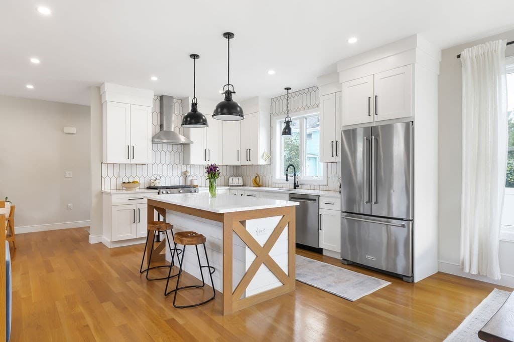 167 Chapel St 167, Newton, Massachusetts 02458 — 5 bed, 5 bath Residential - Photo 3