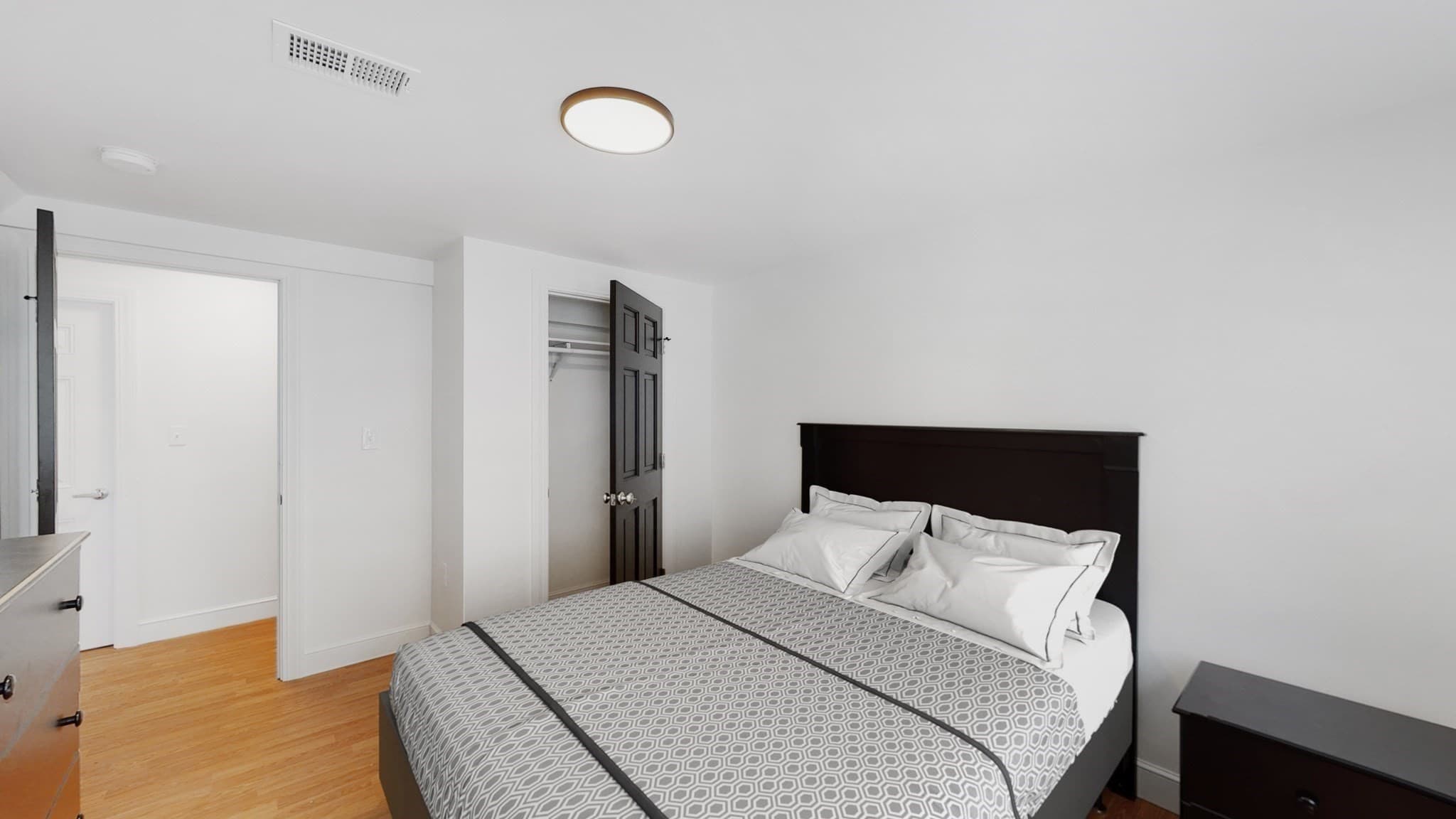 655 South St, Waltham, Massachusetts 02453 — 5 bed, 4 bath Residential - Photo 6