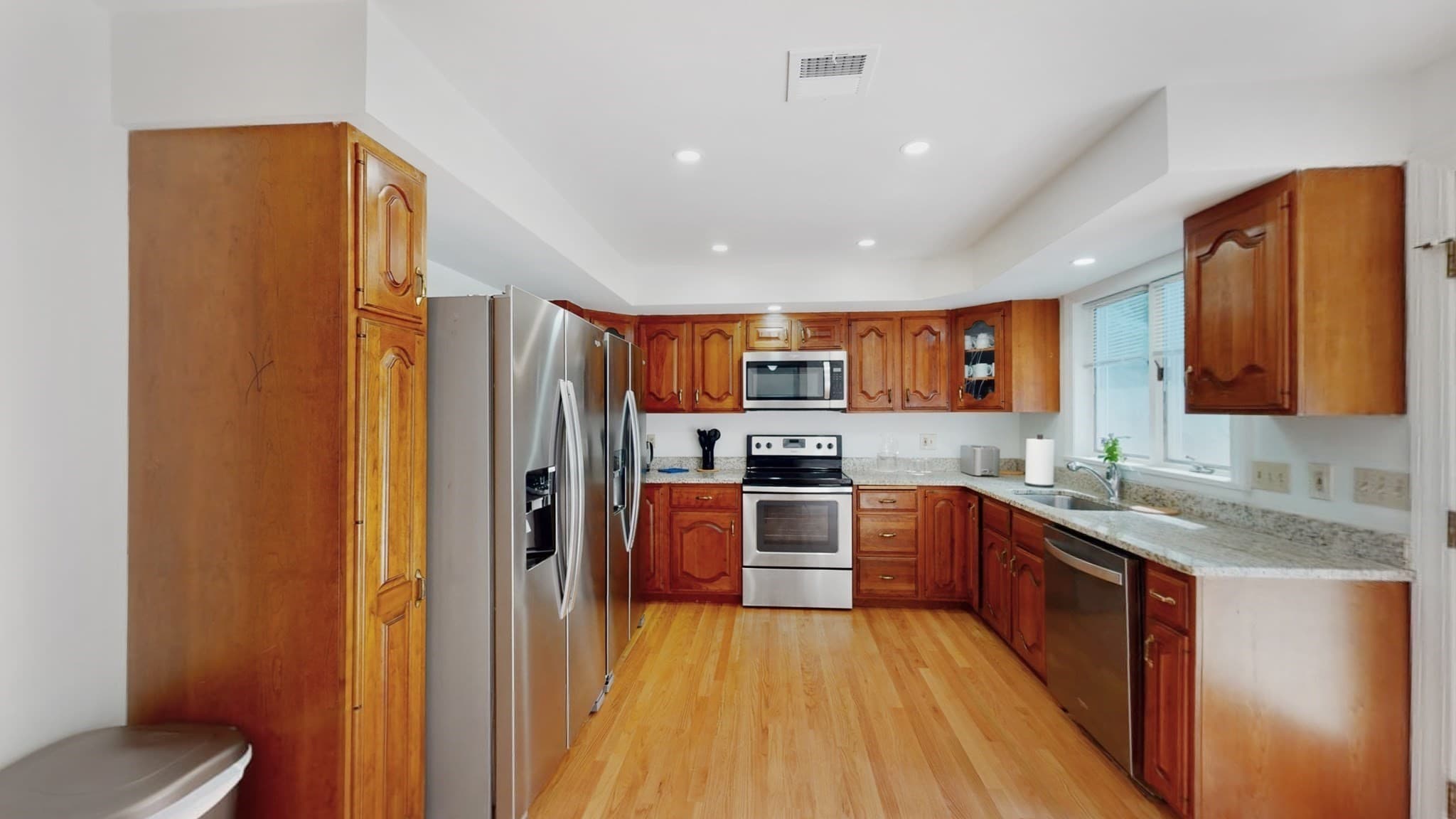 655 South St, Waltham, Massachusetts 02453 — 5 bed, 4 bath Residential - Photo 4