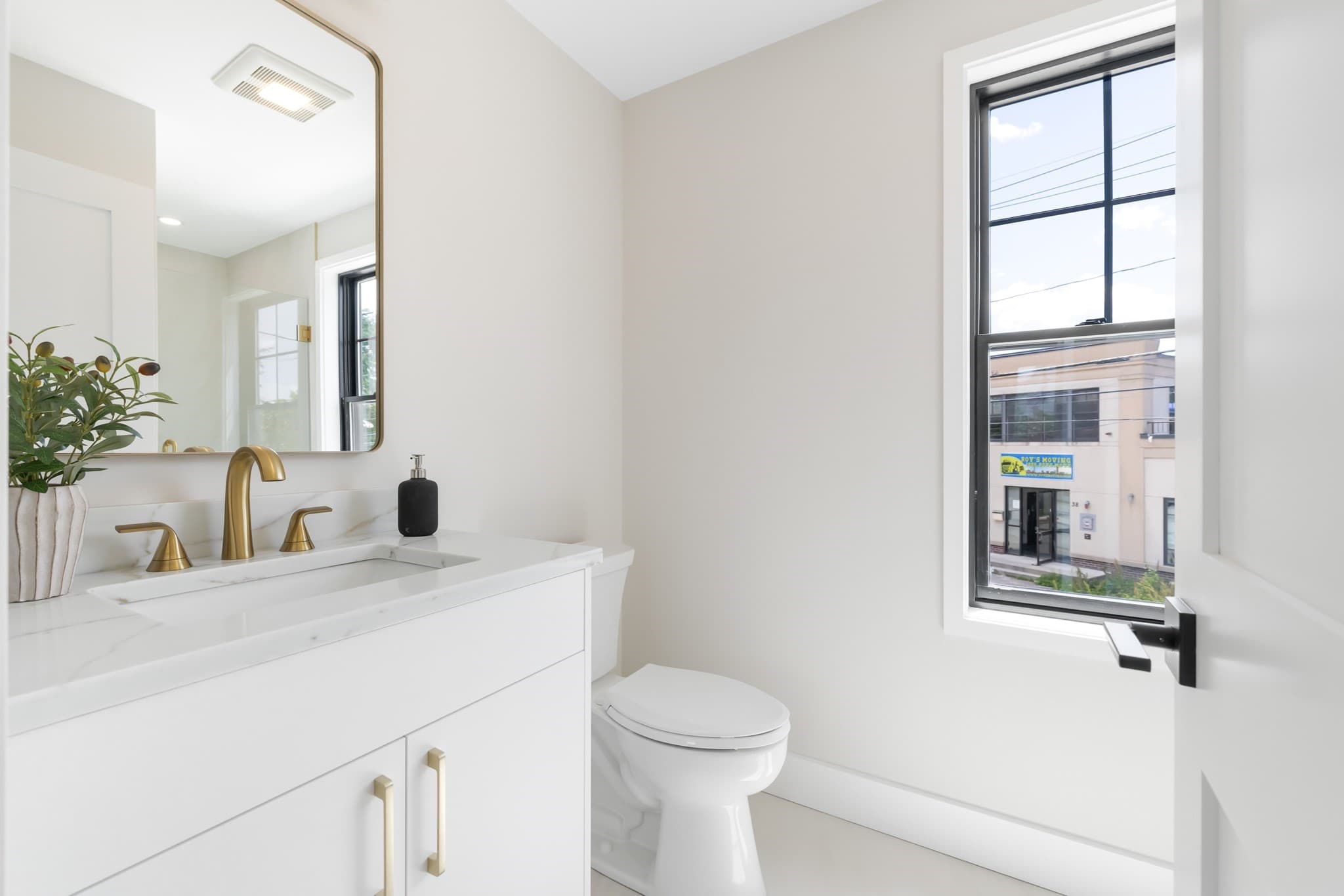 43 Crafts St 2, Newton, Massachusetts 02458 — 0 bed, 1 bath Residential Lease - Photo 5