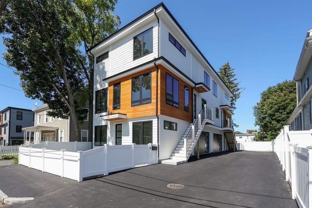 30 Robbins St 2, Waltham, Massachusetts 02453