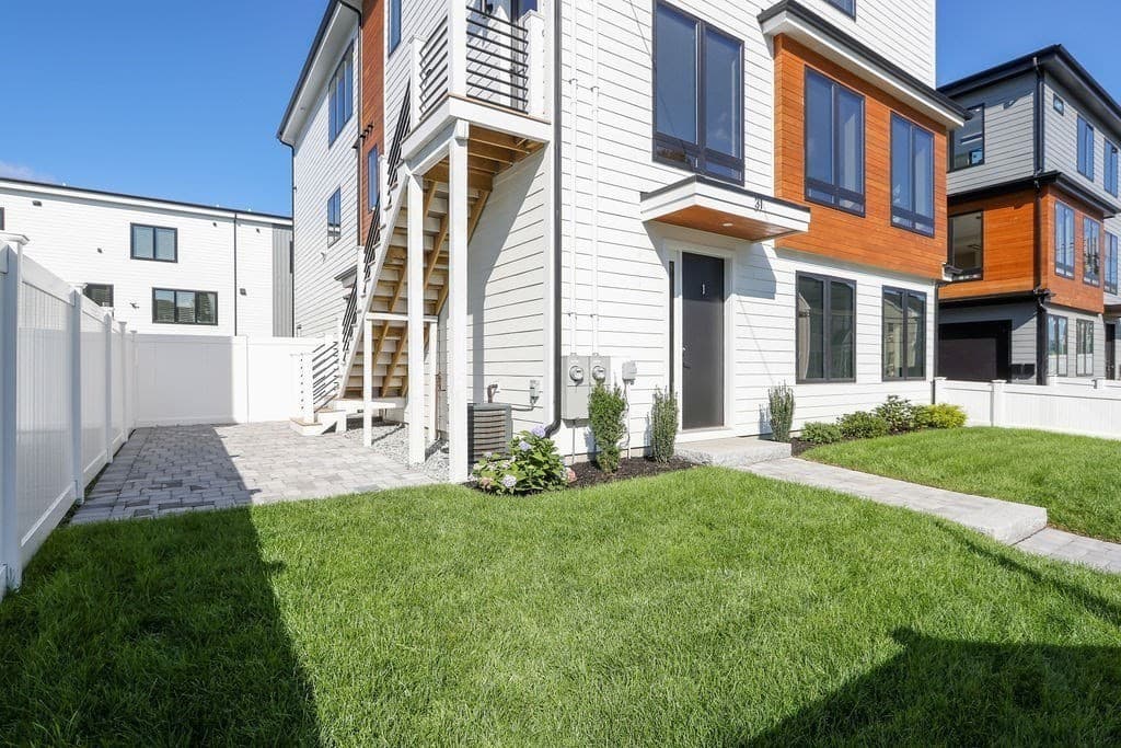 31 Hall St 1, Waltham, Massachusetts 02453